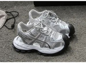Silberne Kinder Sport-Sandalen aus Mesh mit dicker Gummisohle und geschlossener Zehe