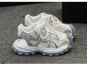 Atmungsaktive Mesh-Kindersandalen mit verstärktem Zehenbereich und weicher Sohle