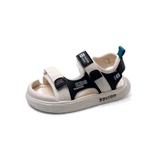 Strapazierfähige geschlossene Sport-Sandalen für Jungen mit rutschfester Sohle.