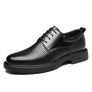 Zapatos de vestir clásicos de cuero perforado negro para hombre con cordones en blanco