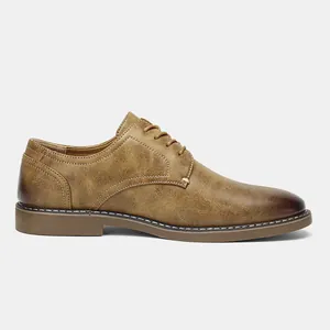 Vue latérale d'une chaussure habillée en cuir marron rétro pour homme avec bout bruni