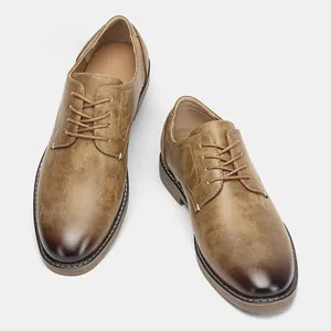Vue détaillée de chaussures en cuir vintage pour hommes avec coutures contrastées