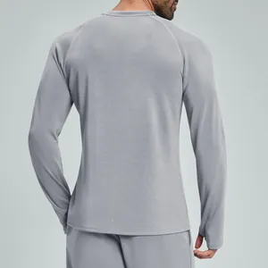 Maglia sportiva a maniche lunghe da uomo grigia traspirante per corsa ed escursionismo.