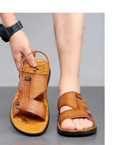 Detaillierte Ansicht der braunen Leder-Outdoor-Sandalen für Herren mit dem RMR-Logo
