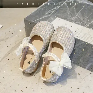 Glitzernde Kristall-Prinzessinnenschuhe für Mädchen mit Perlenriemen und Organzaschleife