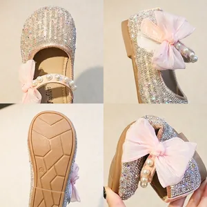 Funkelnde rosa Prinzessinnenschuhe für Mädchen mit Kristallen und Perlen-Schleife