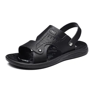Detailansicht der schwarzen Dual-Wear-Sandalen für Herren mit atmungsaktivem Leder