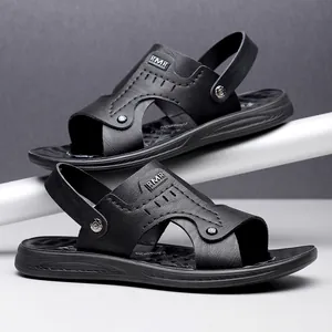 Detailaufnahme schwarzer 2-in-1 Herren Outdoor atmungsaktiver Ledersandalen