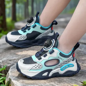 Sandales de sport respirantes pour filles à bout fermé avec design en maille pour l'été