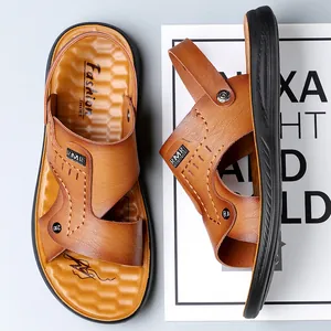Hochwertige atmungsaktive braune Leder-Sandalen für Herren mit vielseitigem Design.
