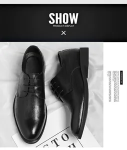 Vue détaillée de chaussures en cuir noir pointues et évidées pour hommes d'affaires