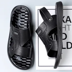 Detailansicht der schwarzen, atmungsaktiven Outdoor-Freizeitsandalen für Herren, 2026