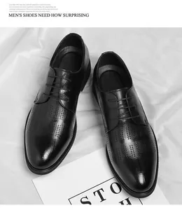 Vue de dessus de chaussures de ville noires pour hommes avec détails richelieu