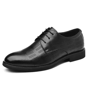 Chaussures de ville noires pour hommes avec texture perforée pour mariages et bureau