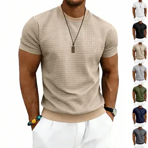 Dettaglio t-shirt da uomo a maniche corte con trama a nido d'ape e varie opzioni di colore