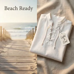 Detaillierte Textur des weißen Vintage-Leinenhemds mit dekorativem Strandhintergrund