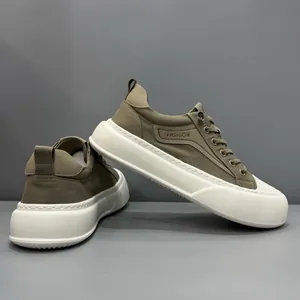 Baskets décontractées respirantes à semelle épaisse pour hommes, design kaki et blanc
