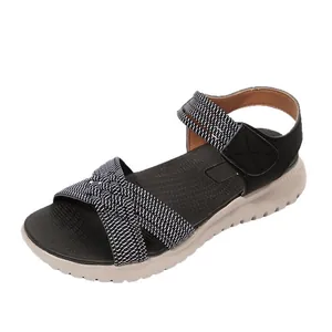 Lichte casual dameszomersandalen met klittenbandsluiting in zwart en wit