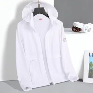 Chaqueta ligera blanca de protección solar UPF 50+ para actividades al aire libre