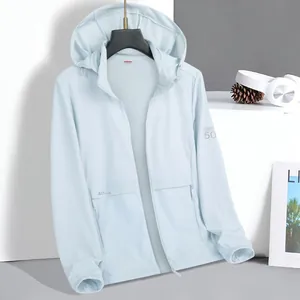 Chaqueta con capucha de seda helada azul claro con protección solar UV UPF 50 para exterior