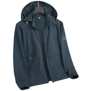 Chaqueta de protección solar de seda de hielo con capucha y protección UV UPF 50+.