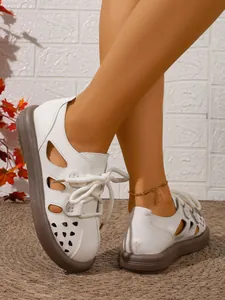 Atmungsaktive weiße Vintage-Hohlhalbschuhe für Damen mit bequemer, weicher Gummisohle