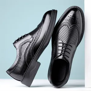 Classic black hollow Brogue leather shoes for men with pointed toe and thick sole