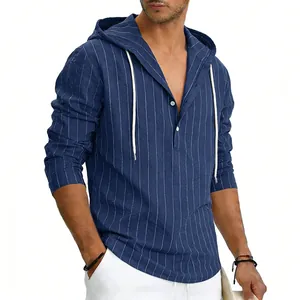 Vue détaillée de la chemise à capuche en lin à rayures bleues pour hommes avec cordon