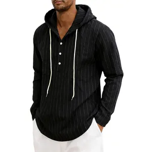 Vue détaillée d'une chemise à capuche en lin rayé noir pour homme, coupe ample