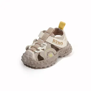 Sandali sportivi in mesh beige traspirante a punta chiusa per bambini e bambine