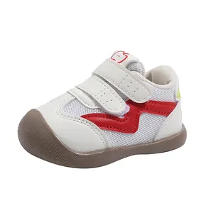 Atmungsaktive Mesh-Lauflernschuhe für Babys mit weicher Gummisohle und Apfel-Motiv