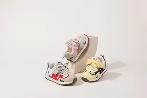 Scarpe da ginnastica traspiranti per neonati con suole morbide antiscivolo multicolore