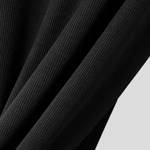 Détail en gros plan de la texture du tissu côtelé noir pour débardeur ajusté pour hommes
