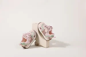 Scarpe da ginnastica in mesh traspirante rosa e verde con suole morbide per neonati