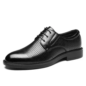 Chaussures de ville élégantes noires pour hommes avec cuir perforé respirant de qualité