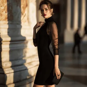 Elegante vestido negro de cuello alto con mangas de malla transparente y corte ajustado.
