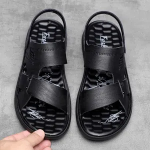 Detailansicht atmungsaktiver schwarzer Herren-Sommersandalen mit rutschfester Innensohle