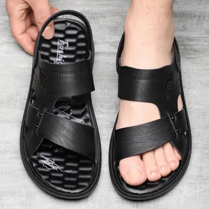 Detailansicht der schwarzen atmungsaktiven Herren-Sandalen mit rutschfester Sohle