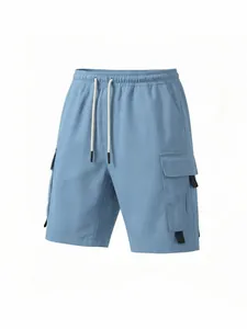 Detailansicht blauer Herren-Cargoshorts mit elastischem Kordelzug und Seitentaschen