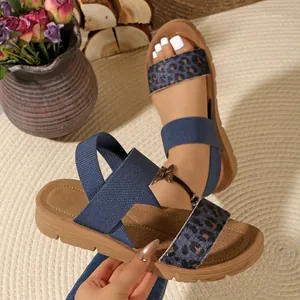 Sandali bassi leggeri da donna blu navy con cinturino leopardato e comoda suola morbida