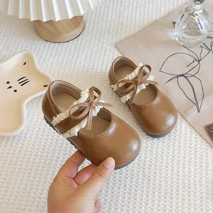 Elegante braune Mädchen Mary Jane Lederschuhe mit Spitzenschleife und weicher Sohle