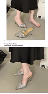 Eleganti sabot argentati con punta affilata e design in rete traforata per donne alla moda
