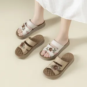 Pantuflas de plataforma para mujer con flores de cuero y suela suave antideslizante