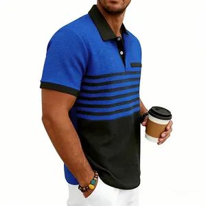 Gros plan sur le polo pour hommes en maille gaufrée à rayures bleues et noires