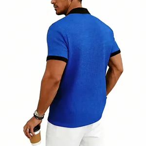 Vue arrière d'un polo bleu roi en maille gaufrée avec finitions contrastées noires