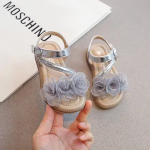 Sandales de princesse argentées pour filles avec fleurs en résille et bride à boucle