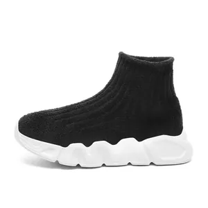 Zapatillas calcetín negras para niños con suela gruesa blanca ondulada, diseño moderno