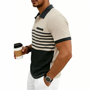 Détail d'un polo pour homme en maille gaufrée à rayures color-block et col classique