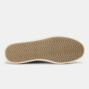 Detailansicht der Gummisohle mit rutschfestem Wellenprofil für klassische Herrenschuhe