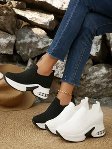 Atmungsaktive Fly-Knit Slip-on Keilsneaker mit bequemer Plateausohle für Damen